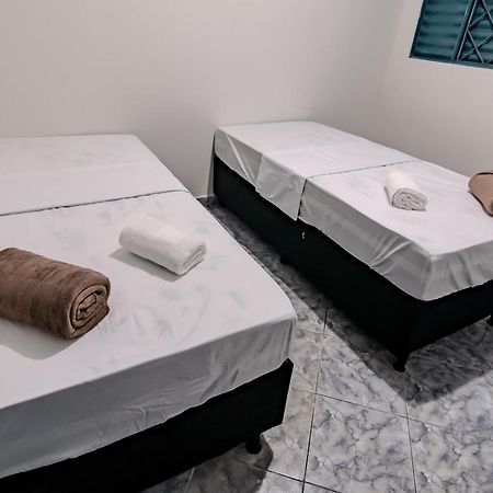 Pousada Roosevelt Quarto 03 - Pousada Central Prox Rodoviaria E Dist Industrial Hotel Uberlândia Eksteriør billede